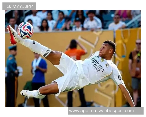 米利唐与姆巴佩亲密合影分享兄弟情深瞬间引发球迷热议 米利唐与姆巴佩亲密合影分享兄弟情深瞬间引发球迷热议