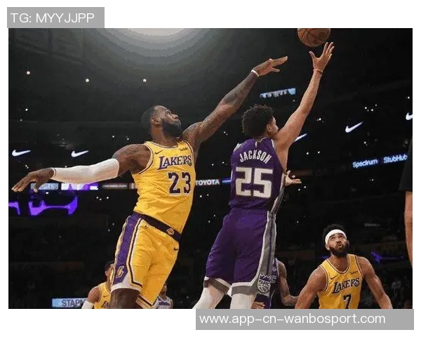 网记:泰瑞斯马丁与杰伦威尔逊争夺最后一席大名单资格 网记:泰瑞斯马丁与杰伦威尔逊争夺最后一席大名单资格