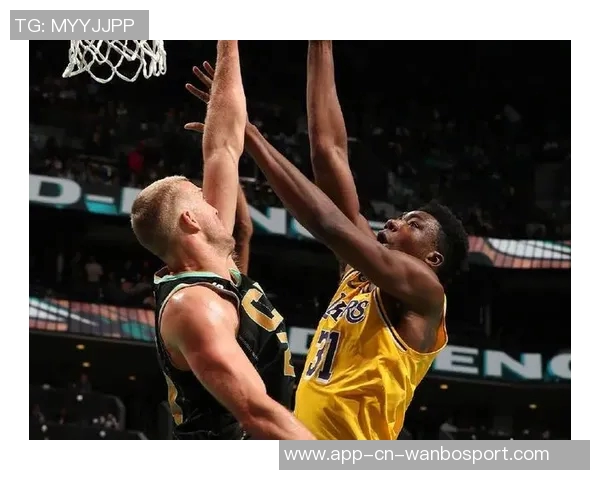 托布绝杀机会被封盖03秒空接再遭重创倒霉透了