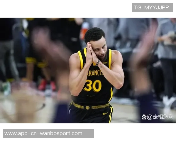 库里半场20分5记三分创纪录领先利拉德克莱紧随其后争夺第二位 库里半场20分5记三分创纪录领先利拉德克莱紧随其后争夺第二位