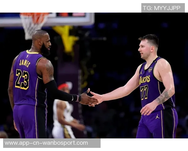 解说:艾顿在东契奇与詹姆斯的搭档中如何充分发挥自身优势与潜力